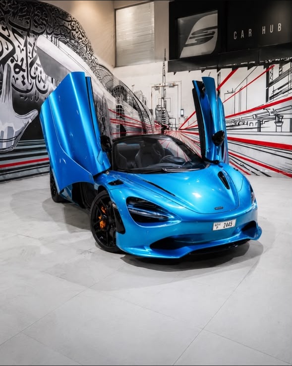 McLaren 750S Spider – Blu Belize – Black Alcantara Interior