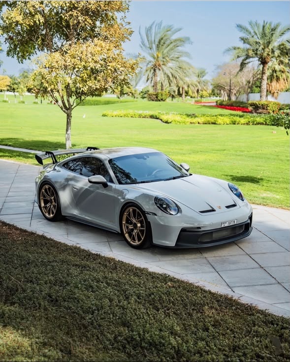Porsche 911 GT3 – Grigio Crayon / Black Race Interior