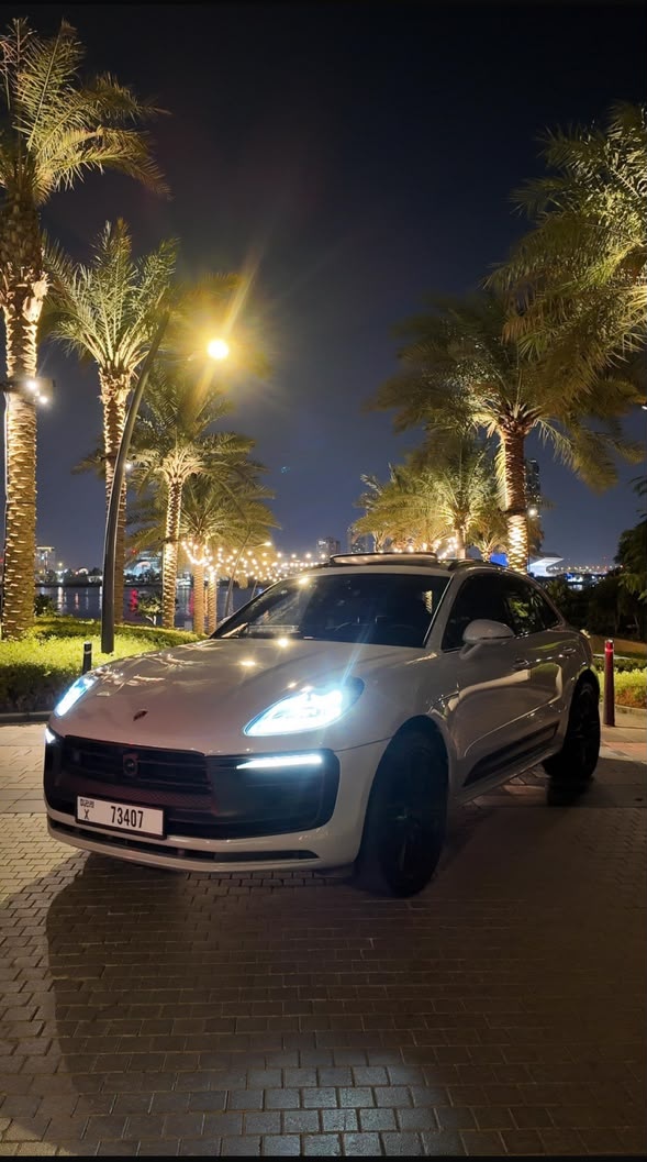 Porsche Macan GTS – Chalk / Black Leather – Red Stitch