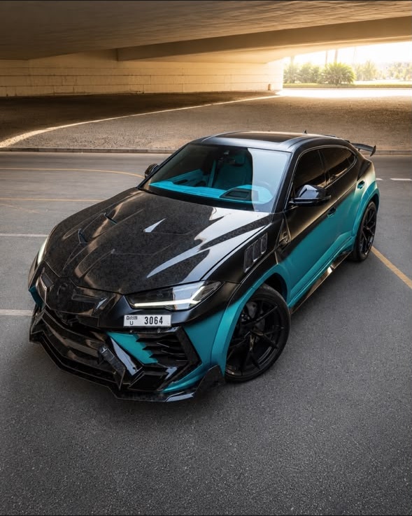 Lamborghini Urus Mansory – Turquoise – Carbon Black / Tiffany Interior