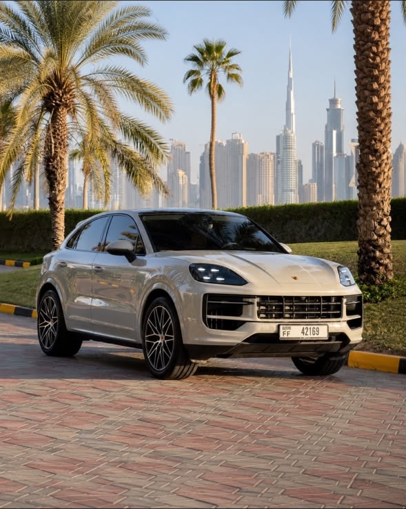 Porsche Cayenne Coupé – Crayon / Rouge Bordeaux