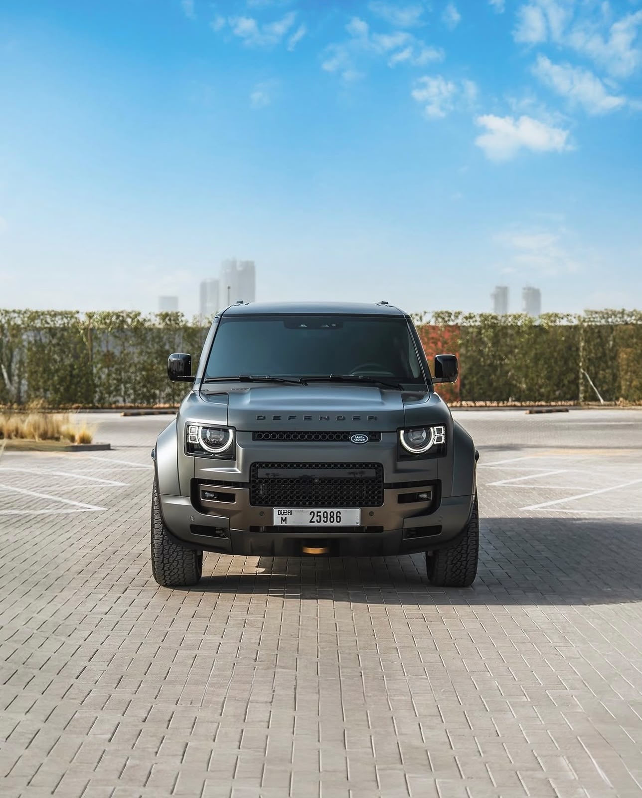 Land Rover Defender OCTA – Grigio Satinato / Ebony – Ivory Leather