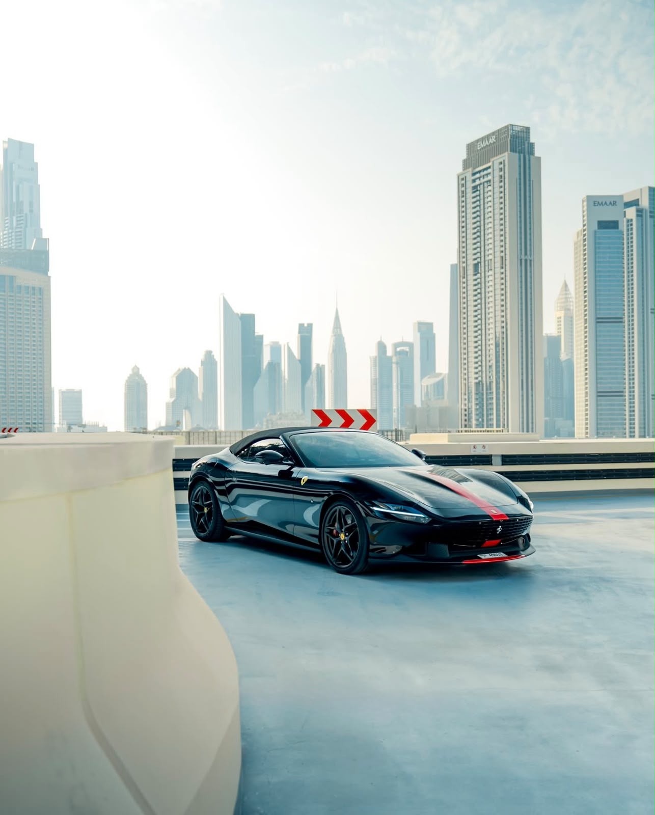 Ferrari Roma Spider – Nero – Rosso Stripe / Rosso Hide