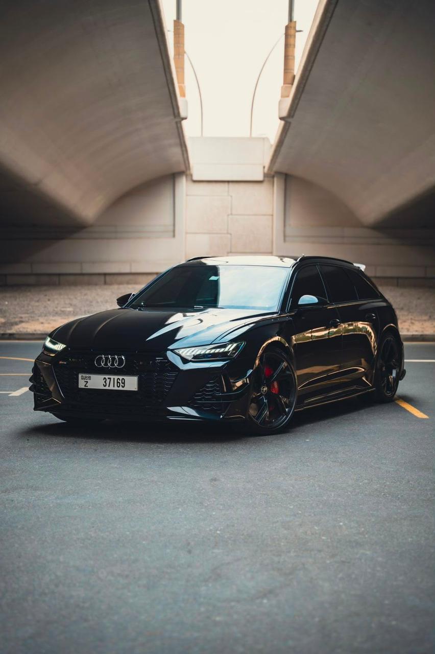 Audi RS 6 Avant – Mythos Black – Black RS Red