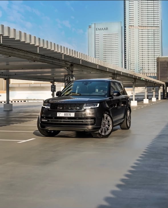 Land Rover Range Rover Vogue – Grigio Carpathian / Rosso Bordeaux Leather