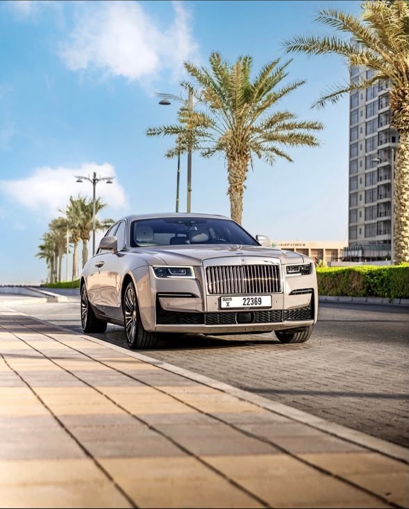 Rolls-Royce Ghost – Nero / Ivory – Purple Accent Leather