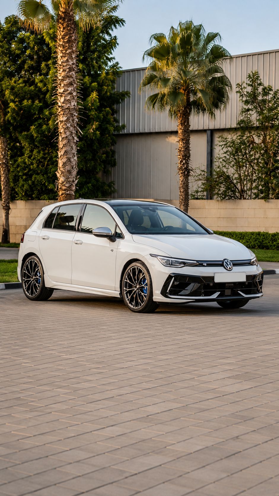 Volkswagen Golf 8 R – Pure White