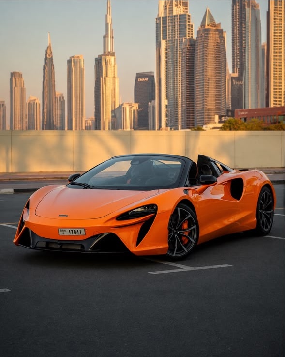 McLaren Artura Spider – Arancio – Black Alcantara / Orange Stitching