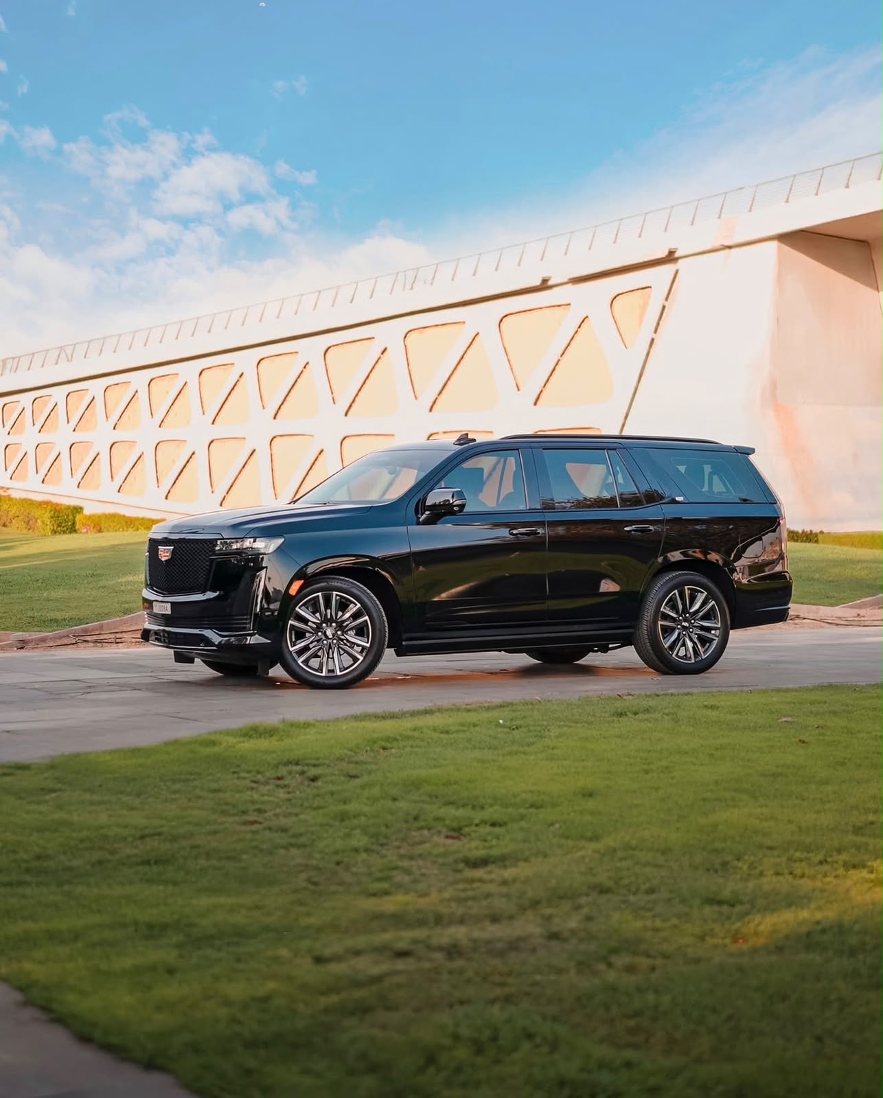 Cadillac Escalade Platinum – Black Raven – Burgundy Hide